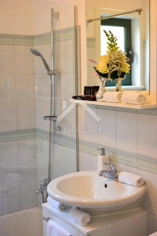 villa sa bazenom na atraktivnoj lokaciji - vir - slika 25