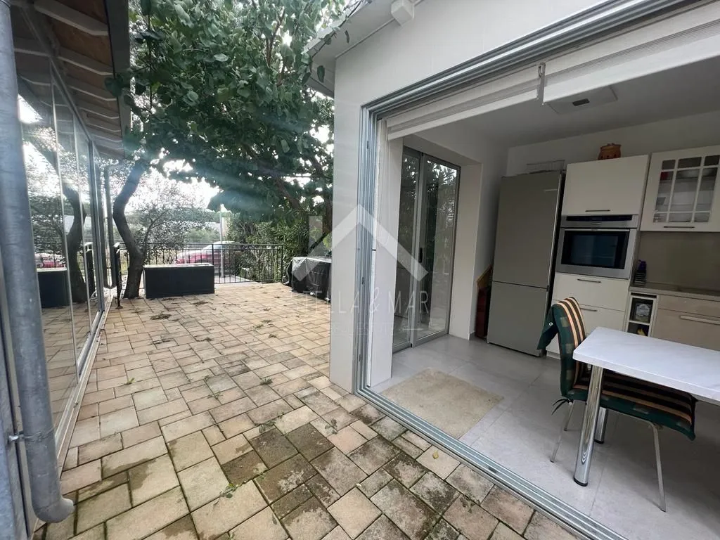 kuća sa 4 apartmana sa pogledom na more - vir - slika 17