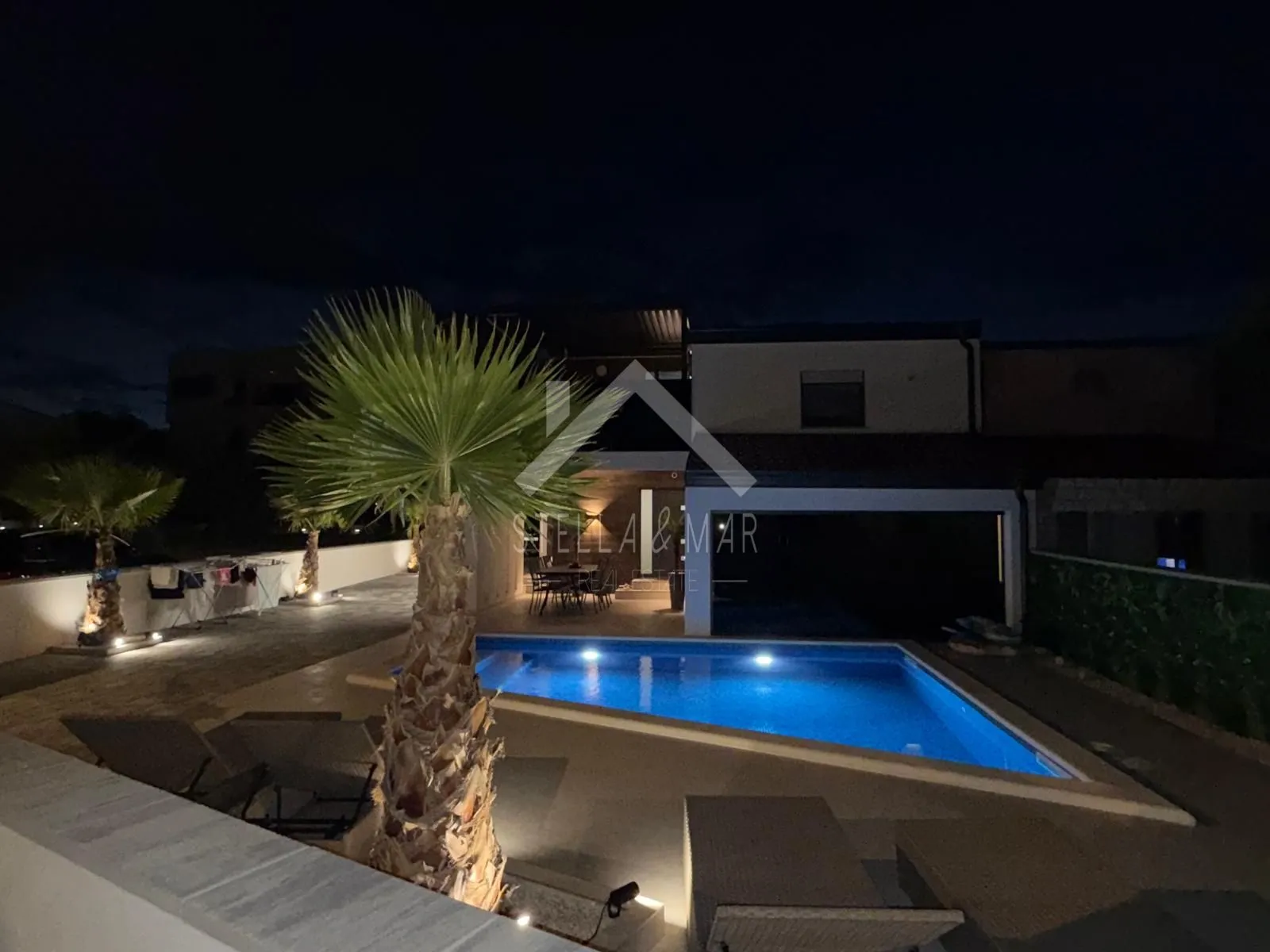luksuzna villa sa dva apartmana i bazenom, centar - vir - slika 14