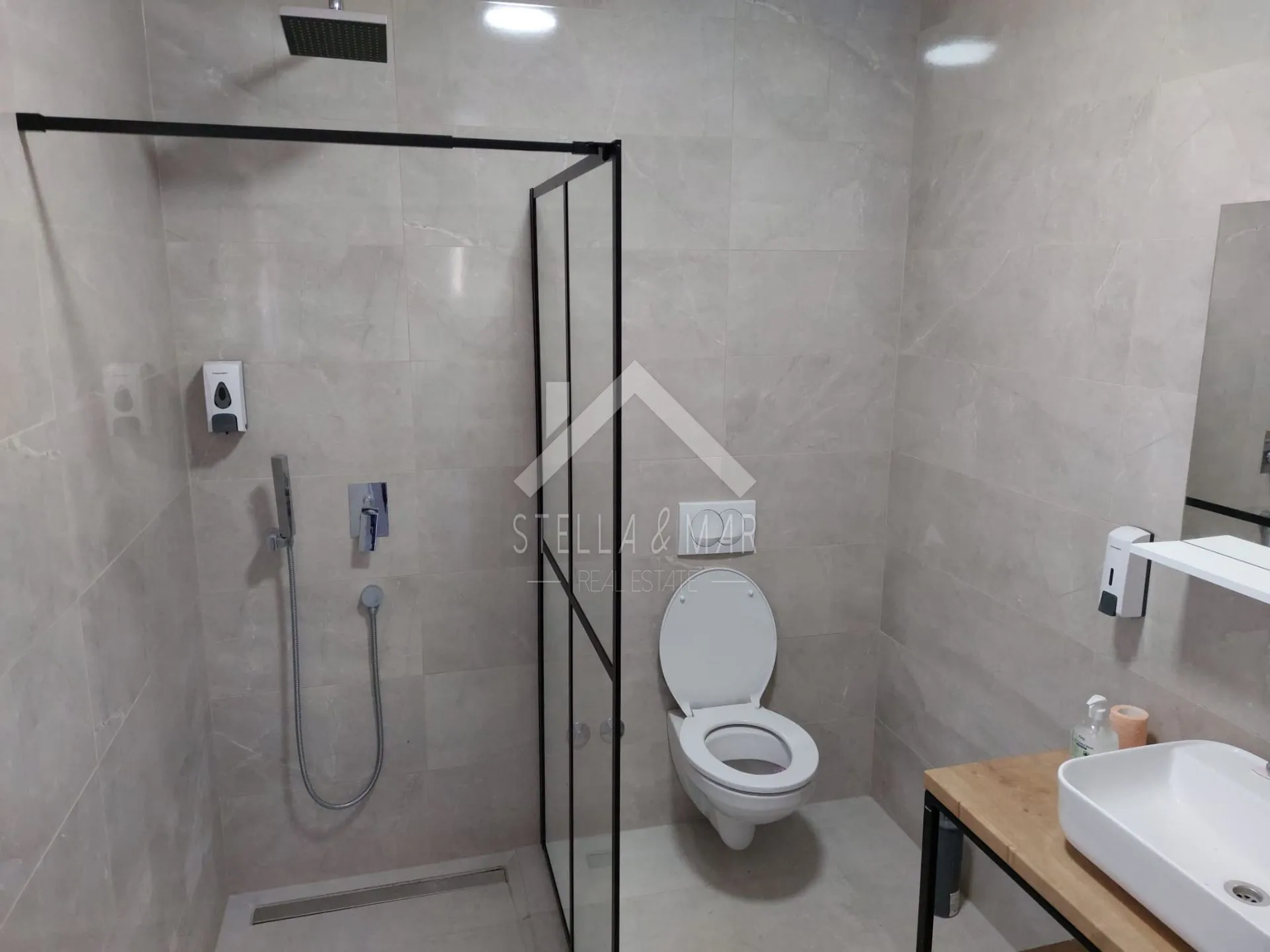 vila sa bazenom, velika okućnica - murvica - slika 18