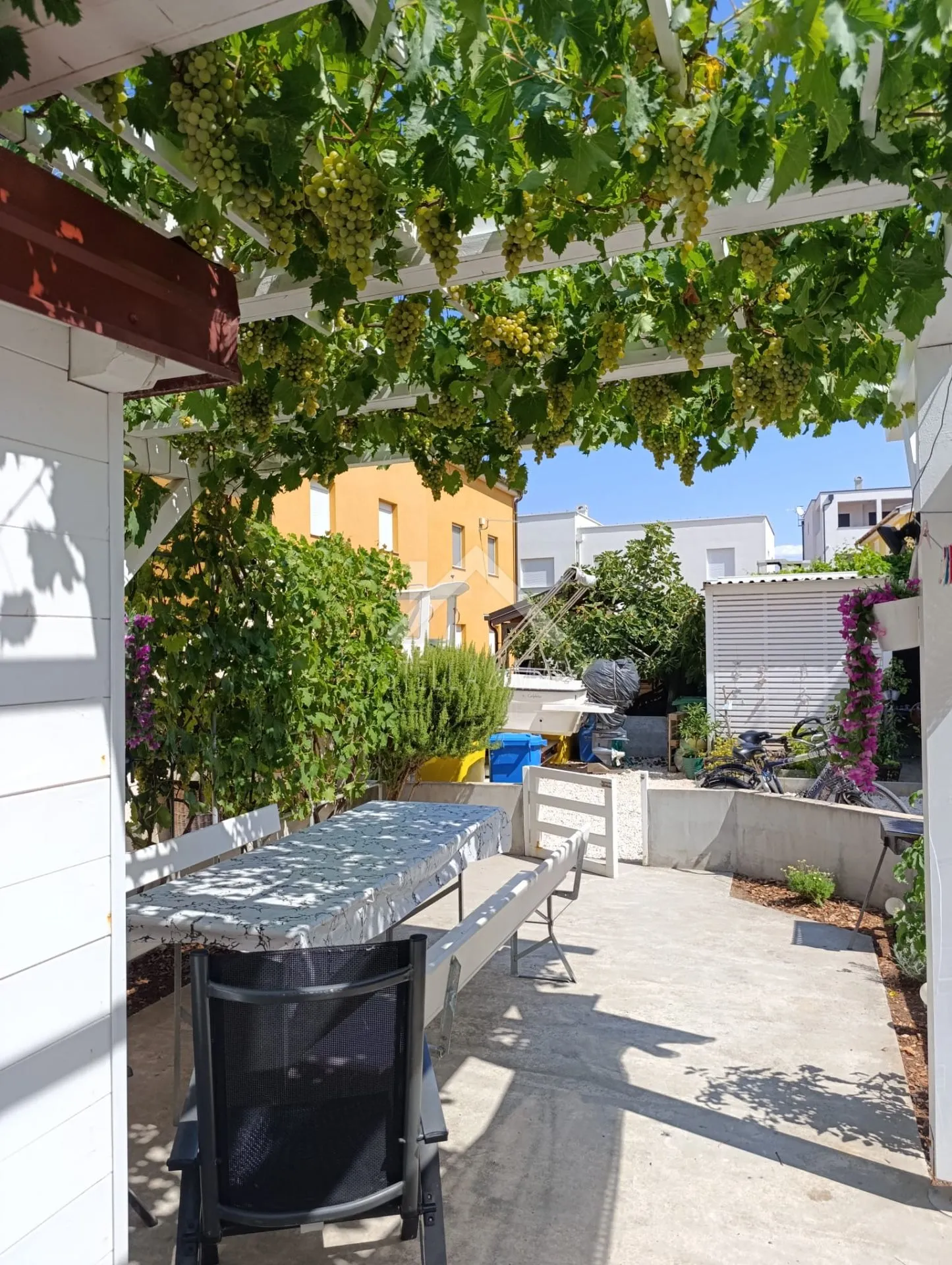 dvosobni apartman sa vrtom - vir - slika 2
