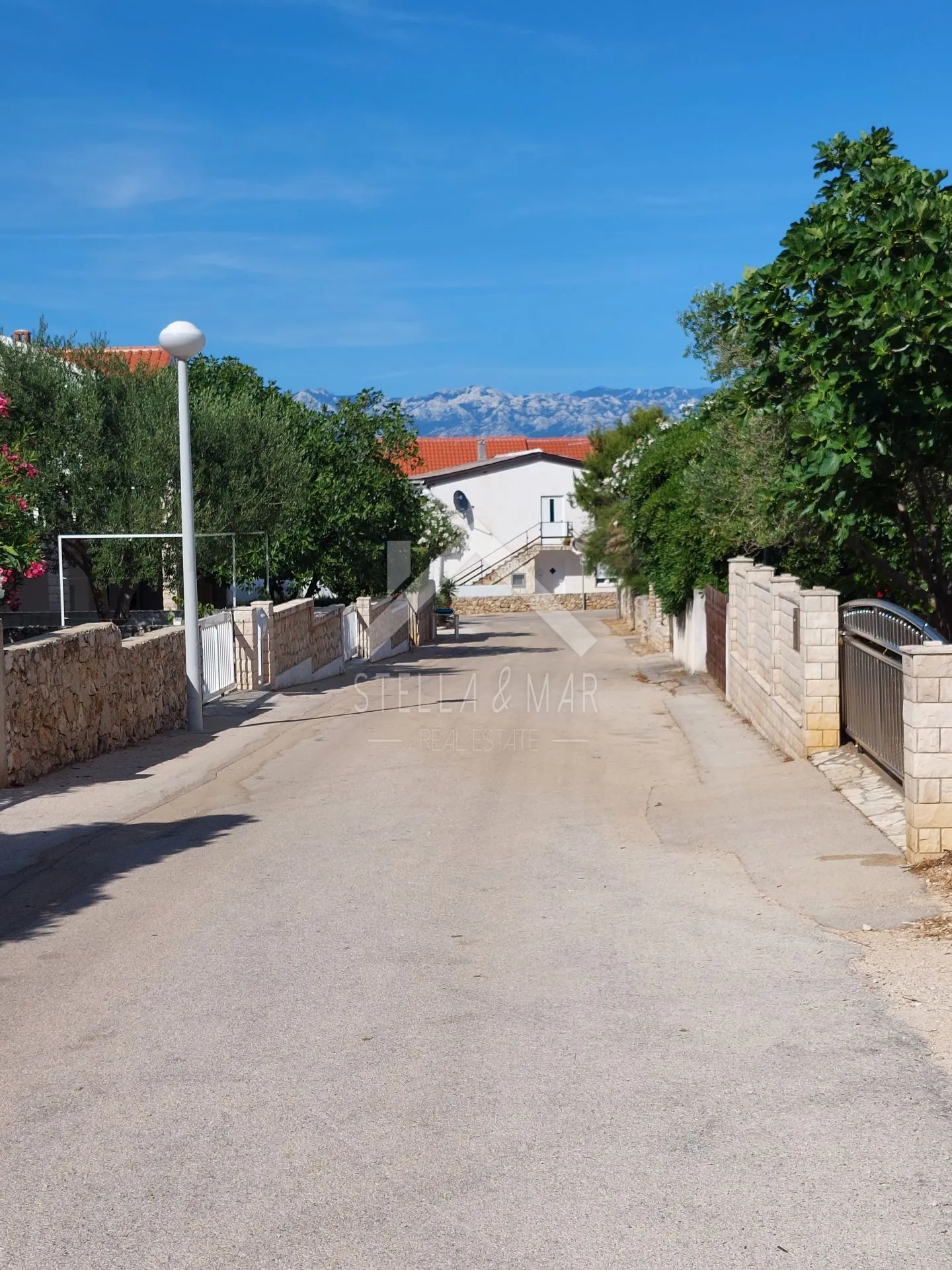 kuća sa dva stana na izvrsnoj lokaciji - vir - slika 23