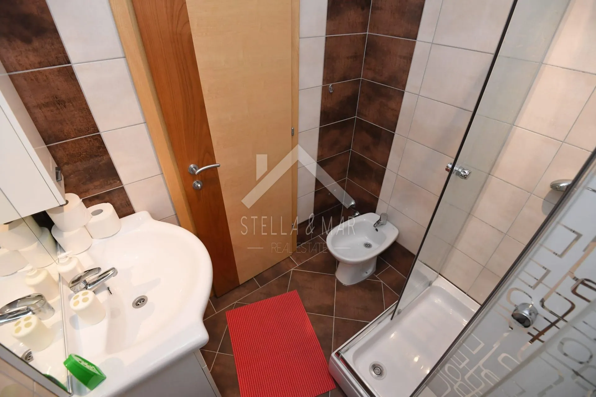 samostojeća kuća sa 5 apartmana - vir - slika 10