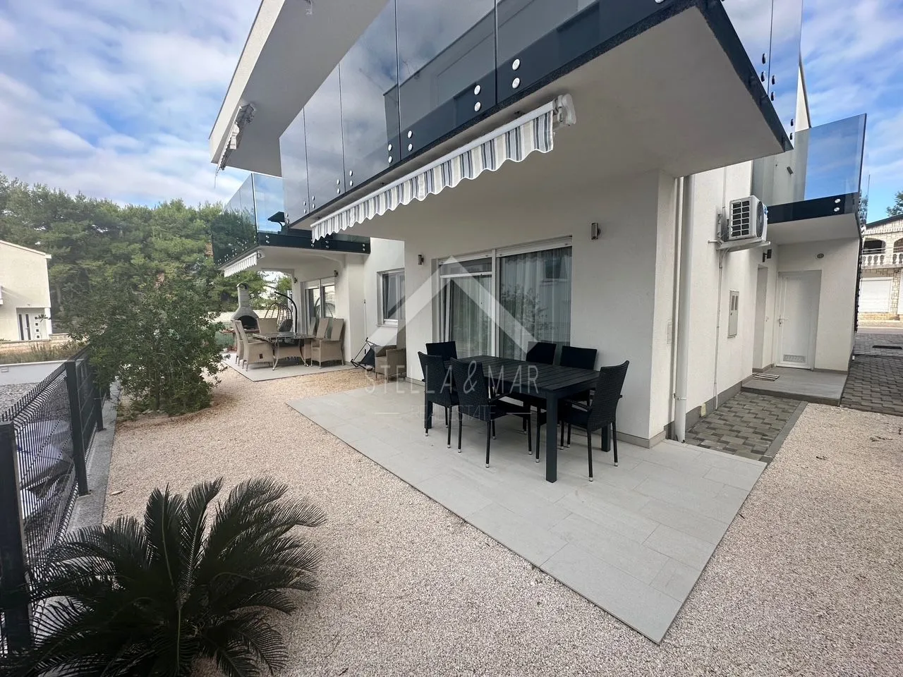dvosobni apartman sa vrtom, neposredna blizina mora- vir - slika 2