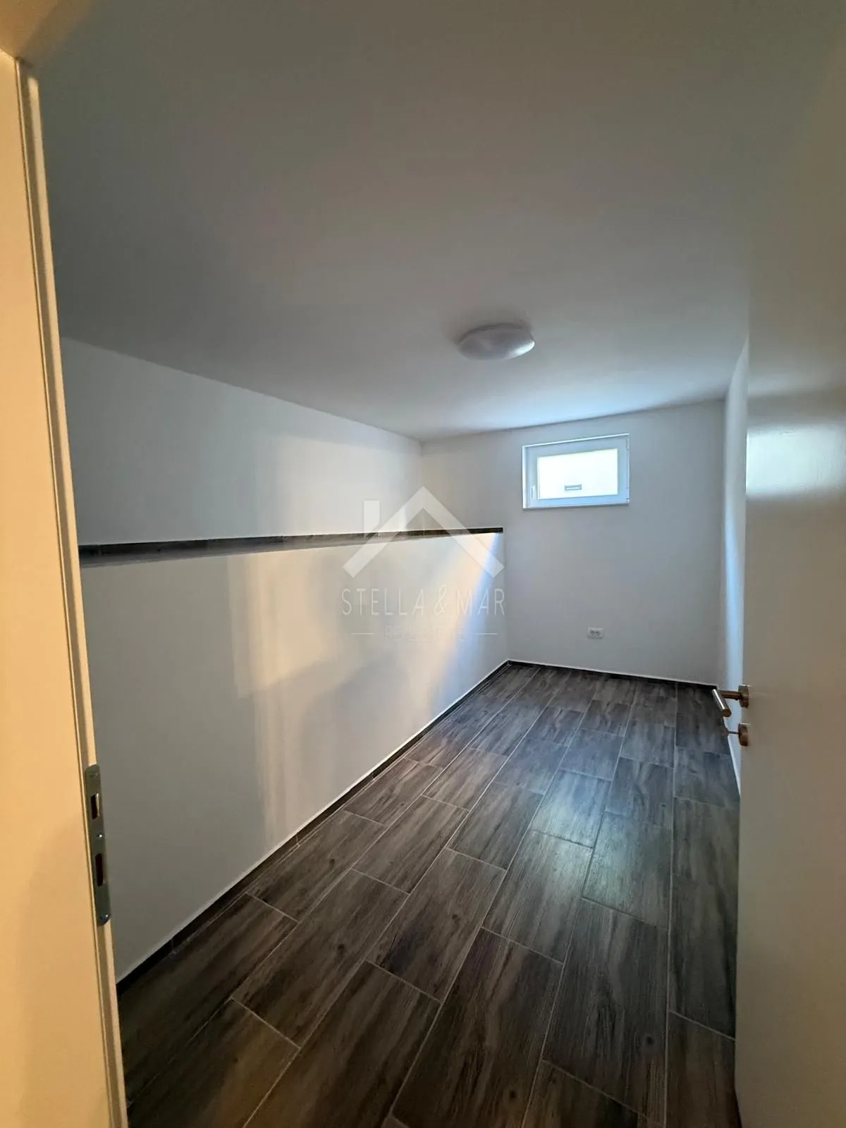 prekrasna kuća sa 3 apartmana - vir - slika 12