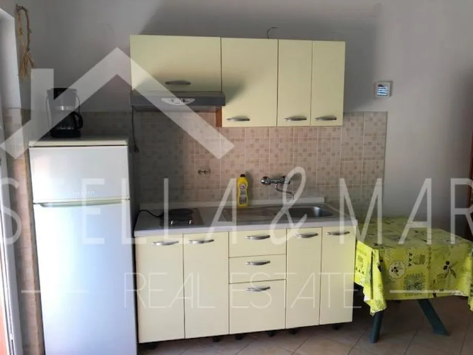 ljubač ; kuća sa tri apartmana ; pogled na more ! - slika 15