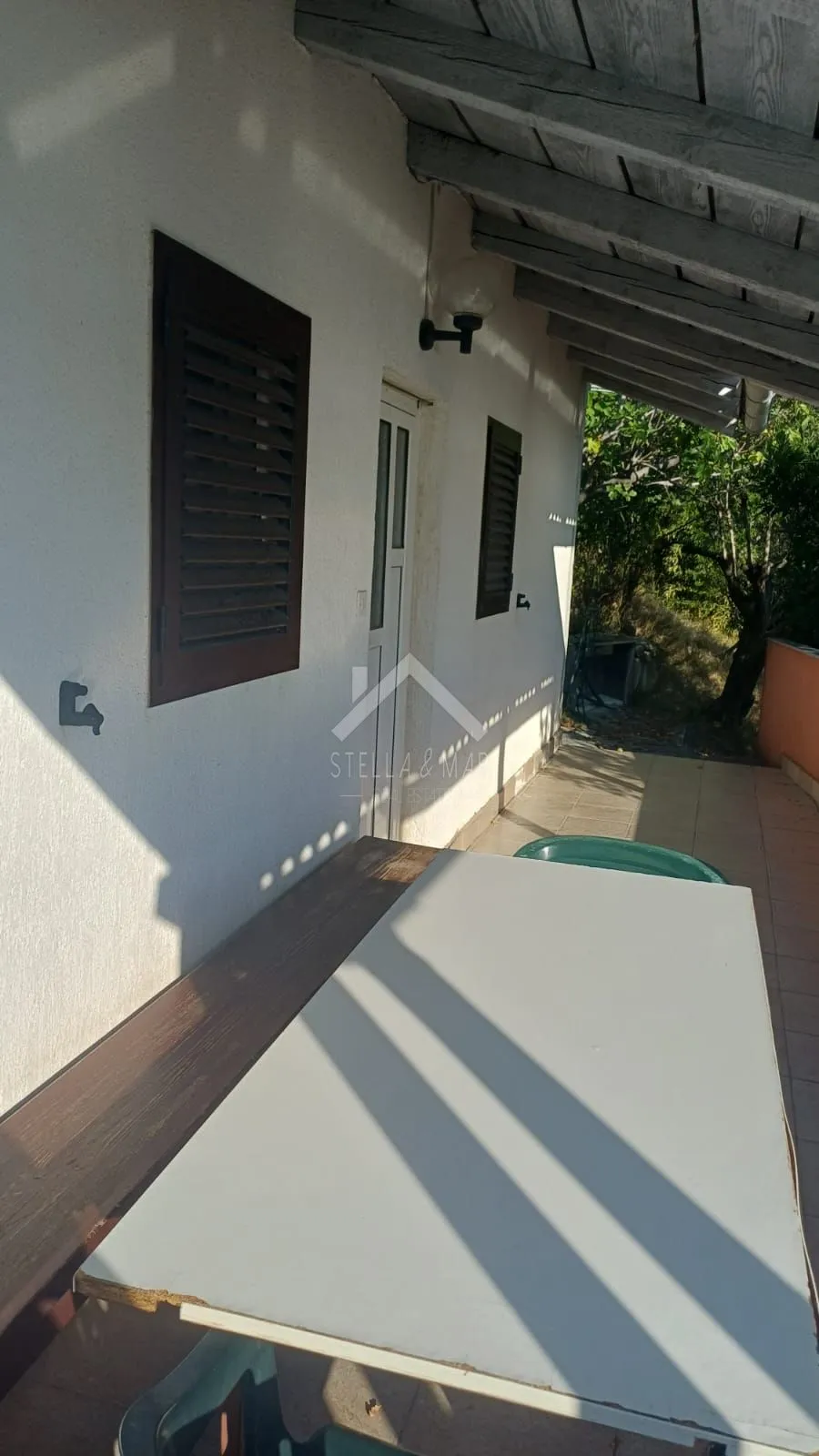 kuća i zemljište prvi red uz more - rtina - slika 24