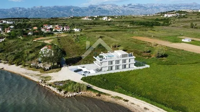 luksuzni apartman sa bazenom i vrtom prvi red do mora rtina, prizemlje ( ražanac) - slika 10