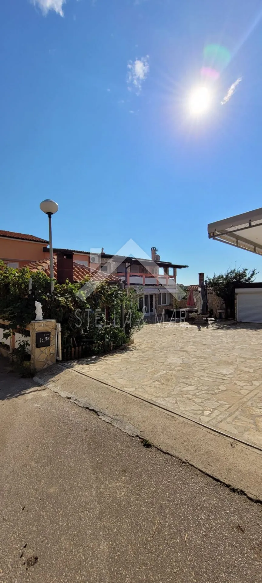 Kuća sa 8 apartmana - Vir