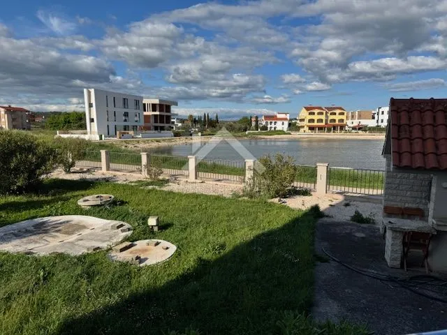 top lokacija ! apartman prvi red do mora - sukošan - slika 3