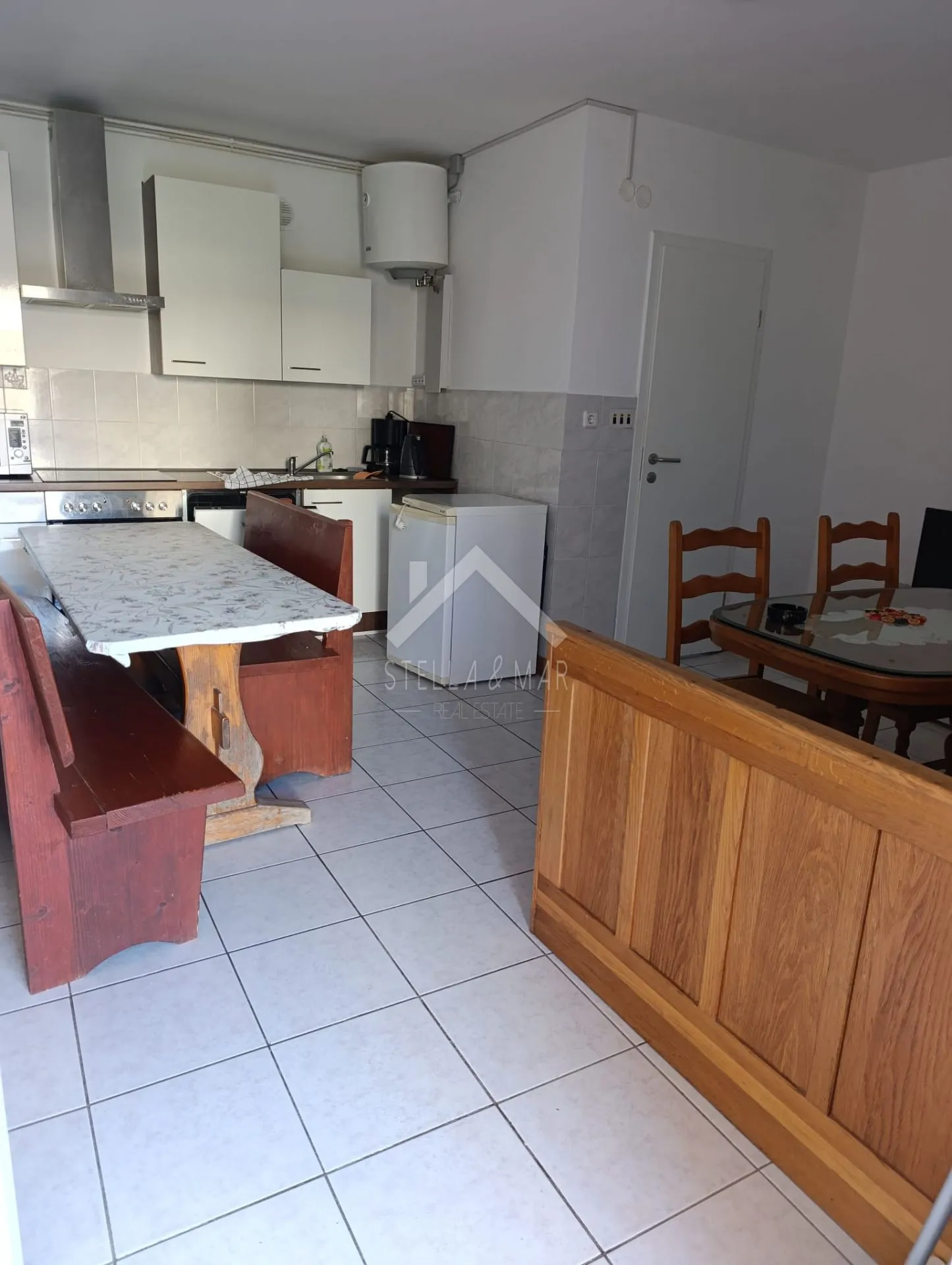 kuća sa dva stana i garažom, južna strana - vir - slika 7