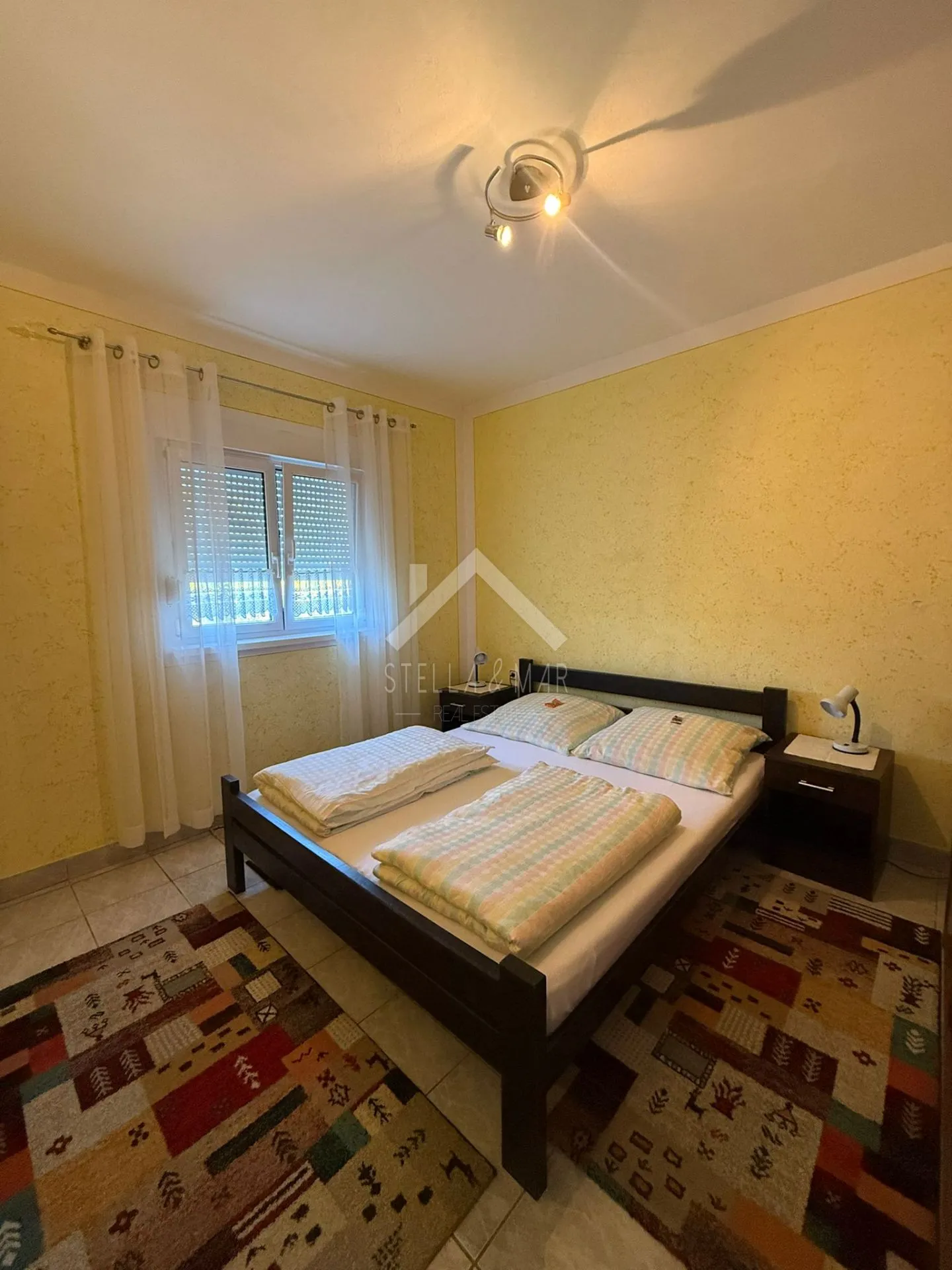 kuća sa dva apartmana, prostrano dvorište - vir - slika 12