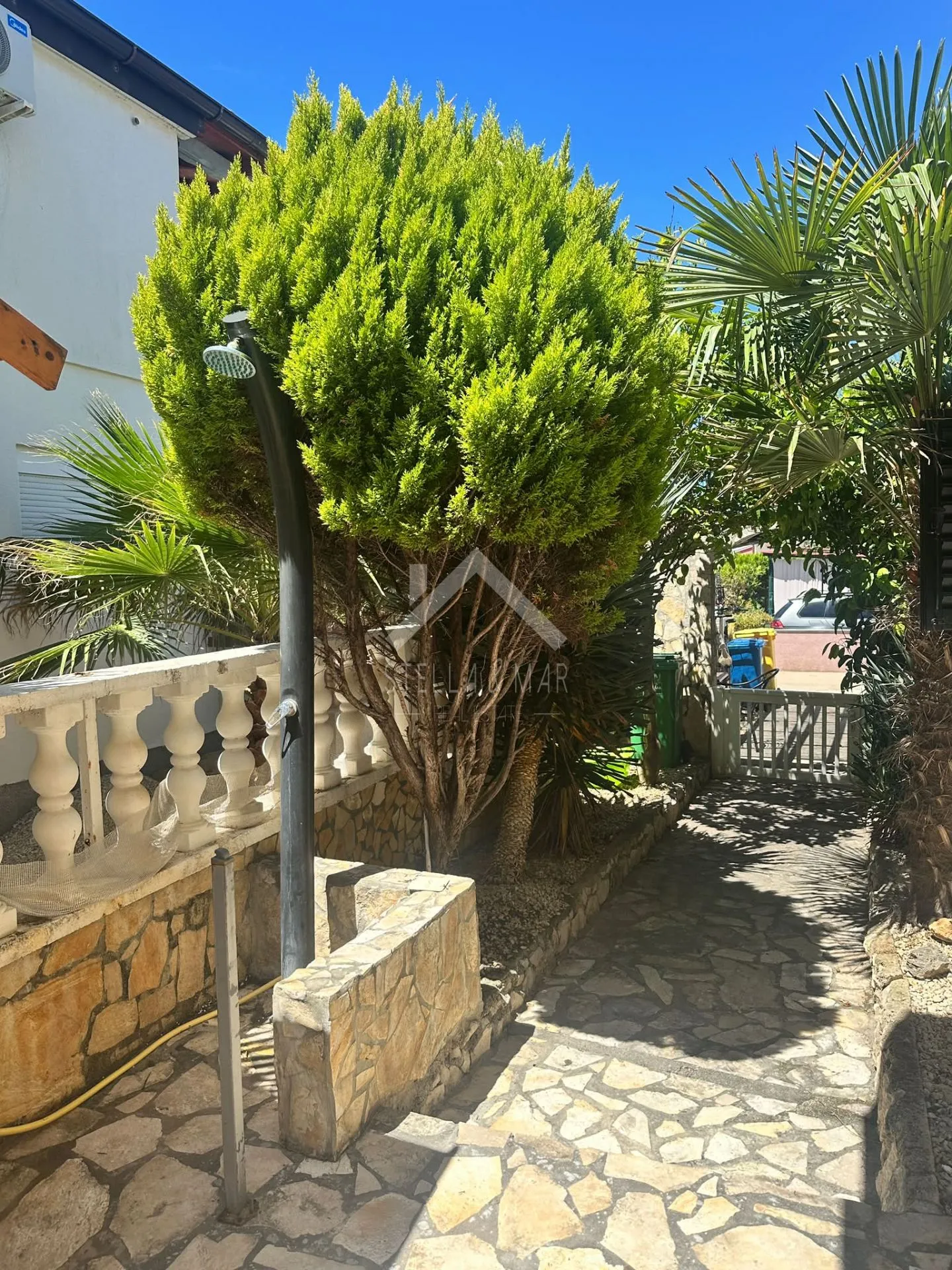 dvosobni apartman sa dvorištem - vir - slika 1