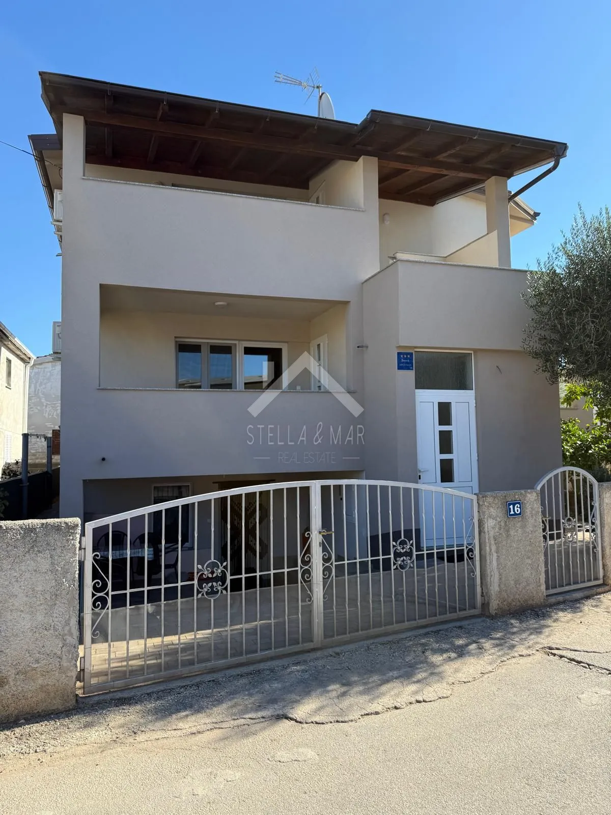 Kuća sa 5 apartmana, miran predio - Vir