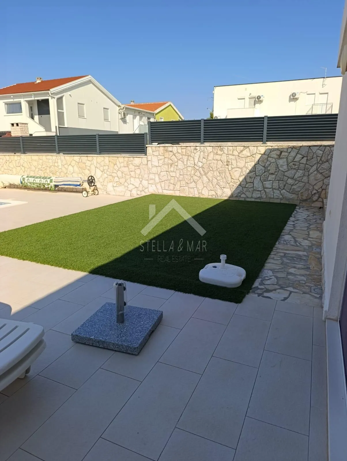kuća sa 4 apartmana i bazenom - vir - slika 9