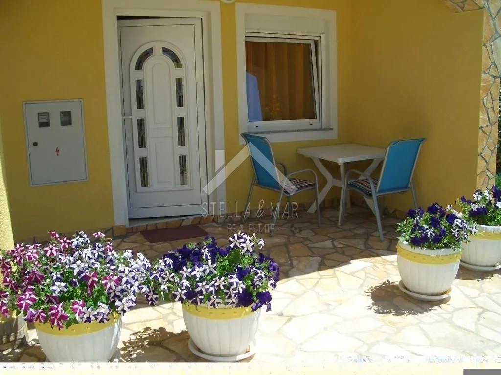 apartmanska kuća sa garažom i predivnom okućnicom - vir - slika 2