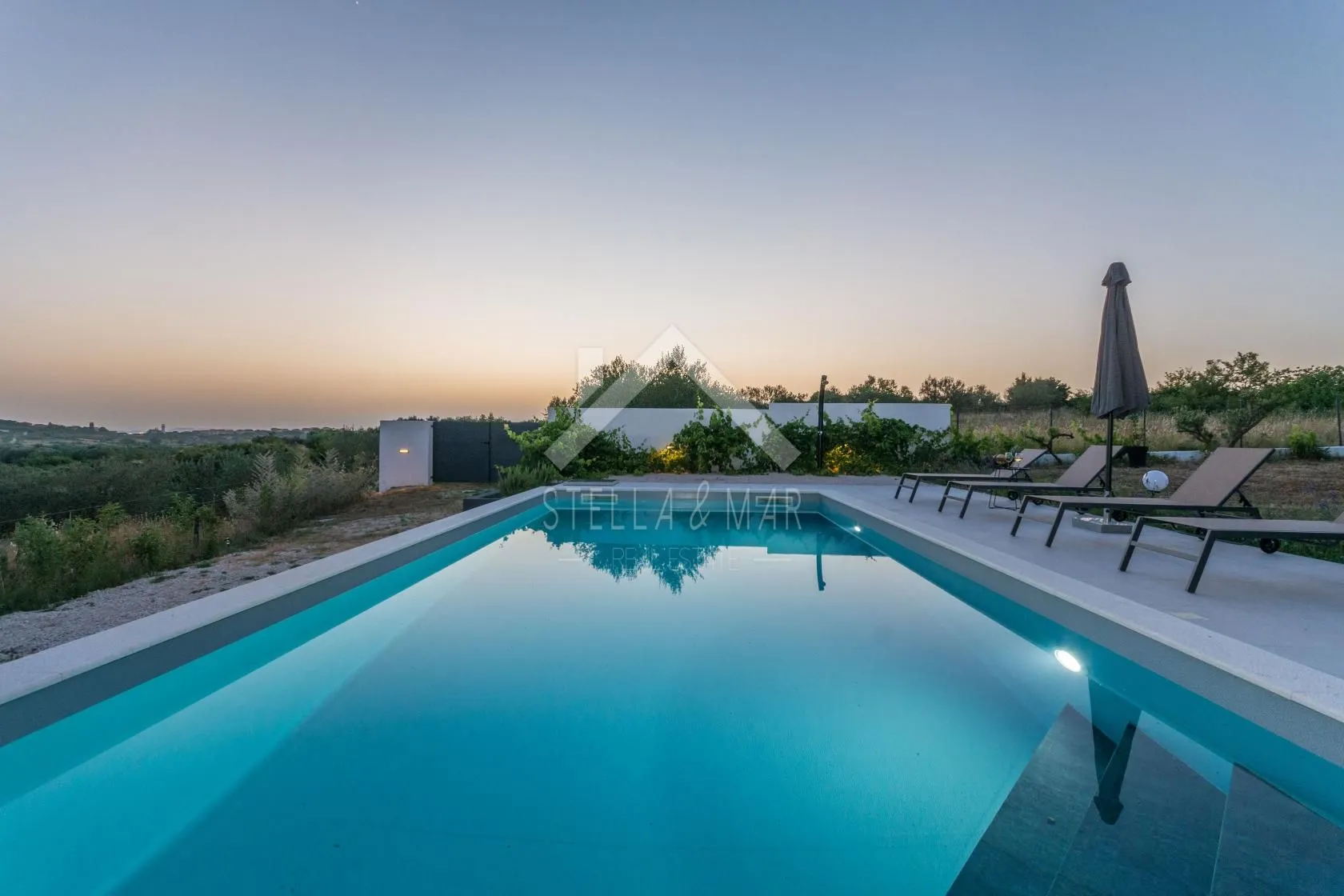moderna villa sa bazenom i velikom okućnicom - crno, zadar - slika 4