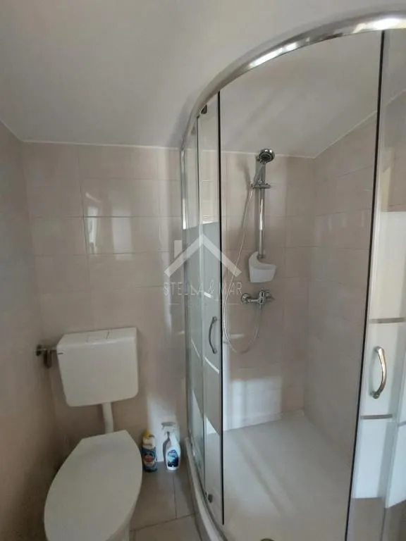 rezervirano kuća sa 4 apartmana - vir - slika 36