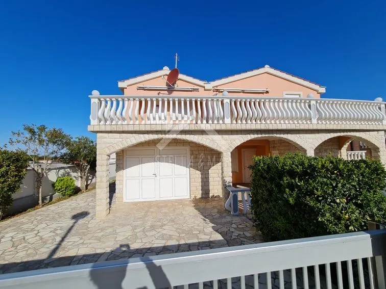 kuća sa 4 apartmana , pogled na more - vir - slika 3