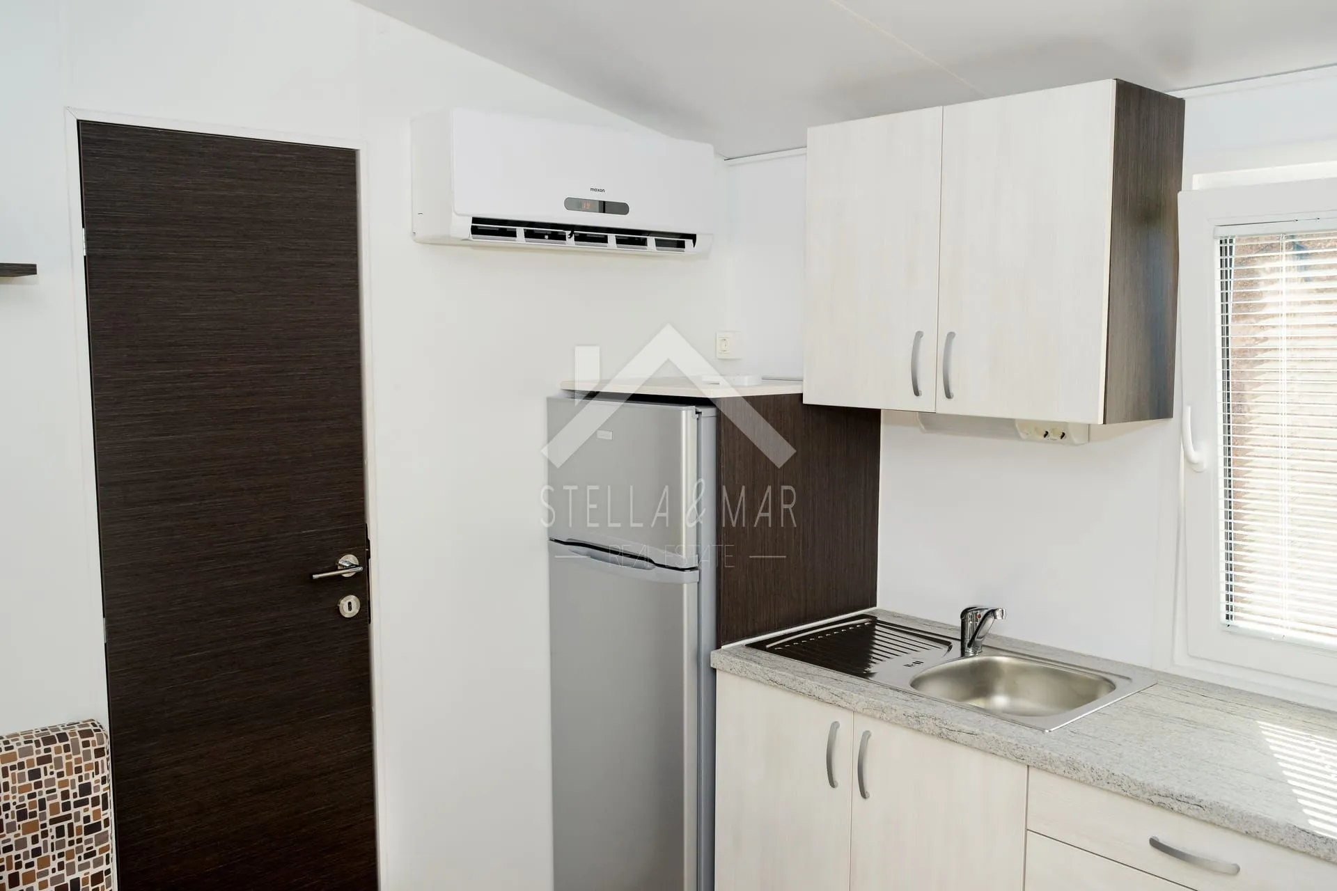 apartman sa 3 pomoćna objekta i bazenom - privlaka - slika 18