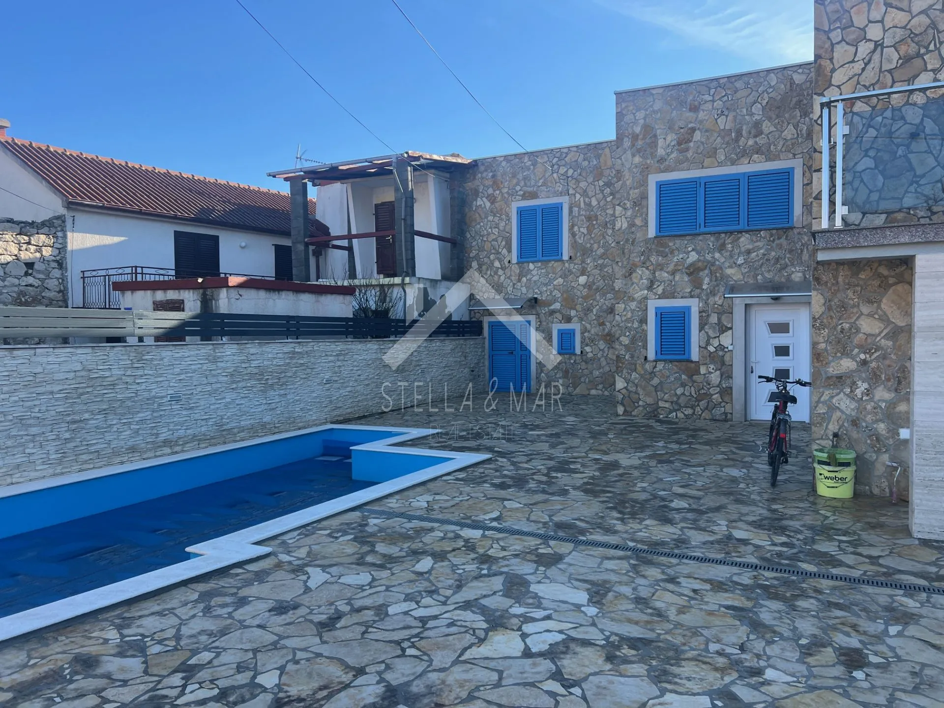 prekrasna mediteranska villa sa bazenom - vir - slika 1