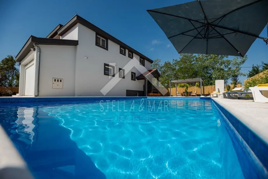 top ponuda! villa sa bazenom na prostranoj parceli - zemunik donji - slika 4