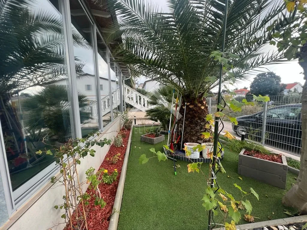 kuća sa 4 apartmana sa pogledom na more - vir - slika 6