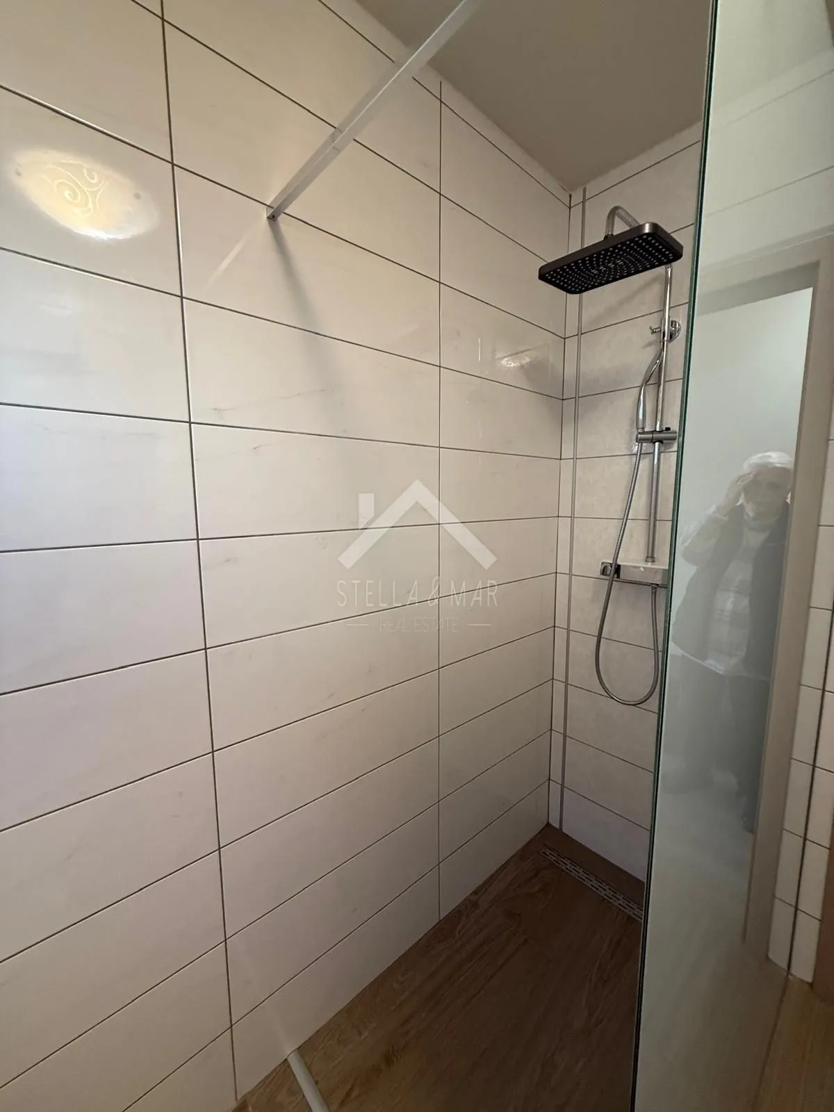 kuća sa 5 apartmana, miran predio - vir - slika 19