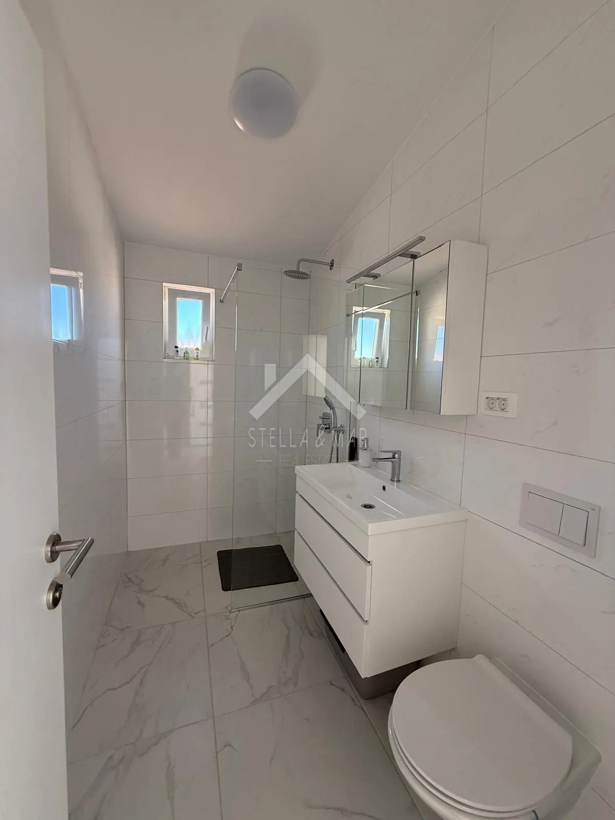 prekrasna kuća sa 3 apartmana - vir - slika 38