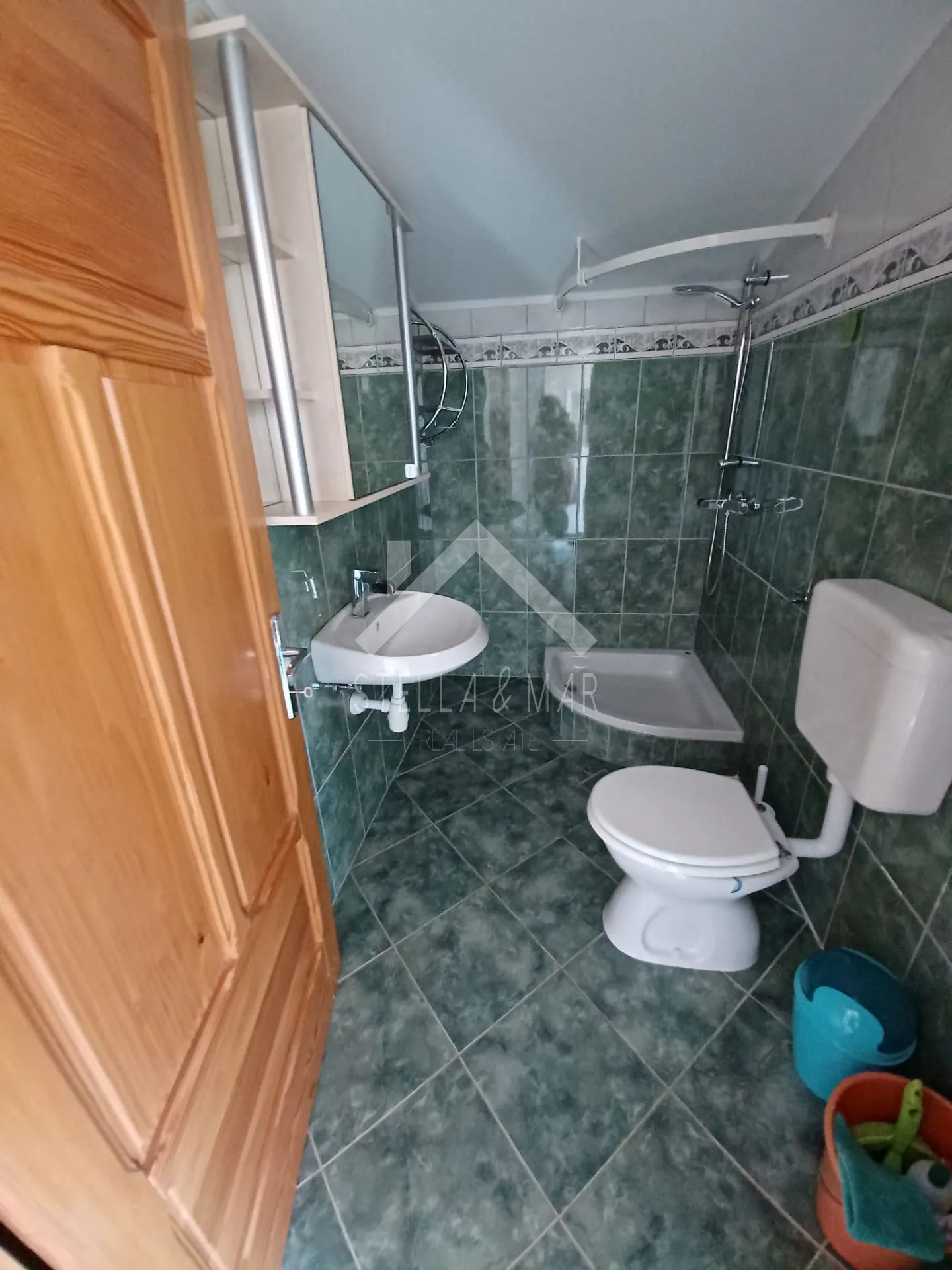 kuća sa tri apartmana - vir - slika 11