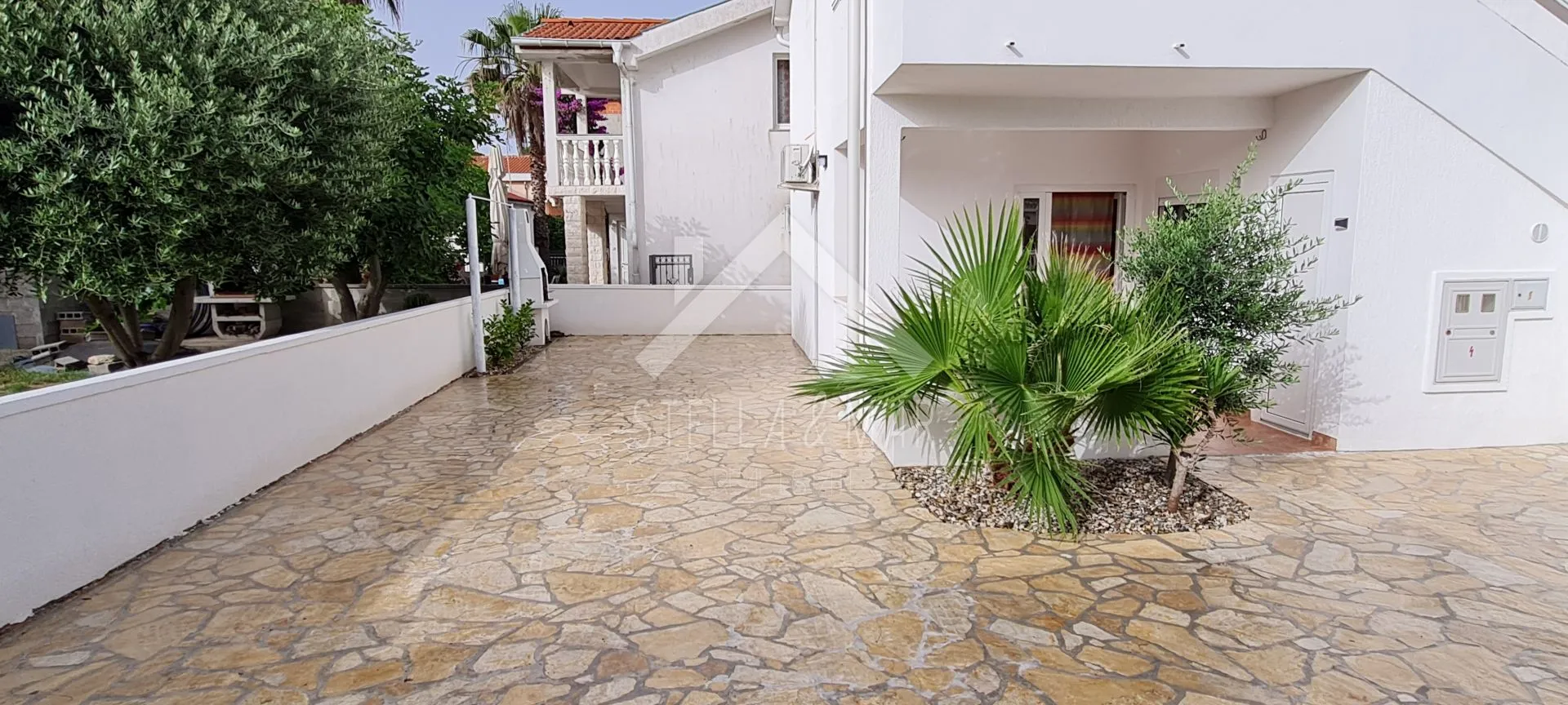 kuća sa 4 apartmana, južna strana - vir - slika 7