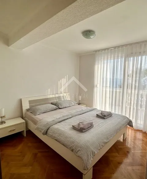 dvosobni apartman sa pogledom na more - kožino - slika 21