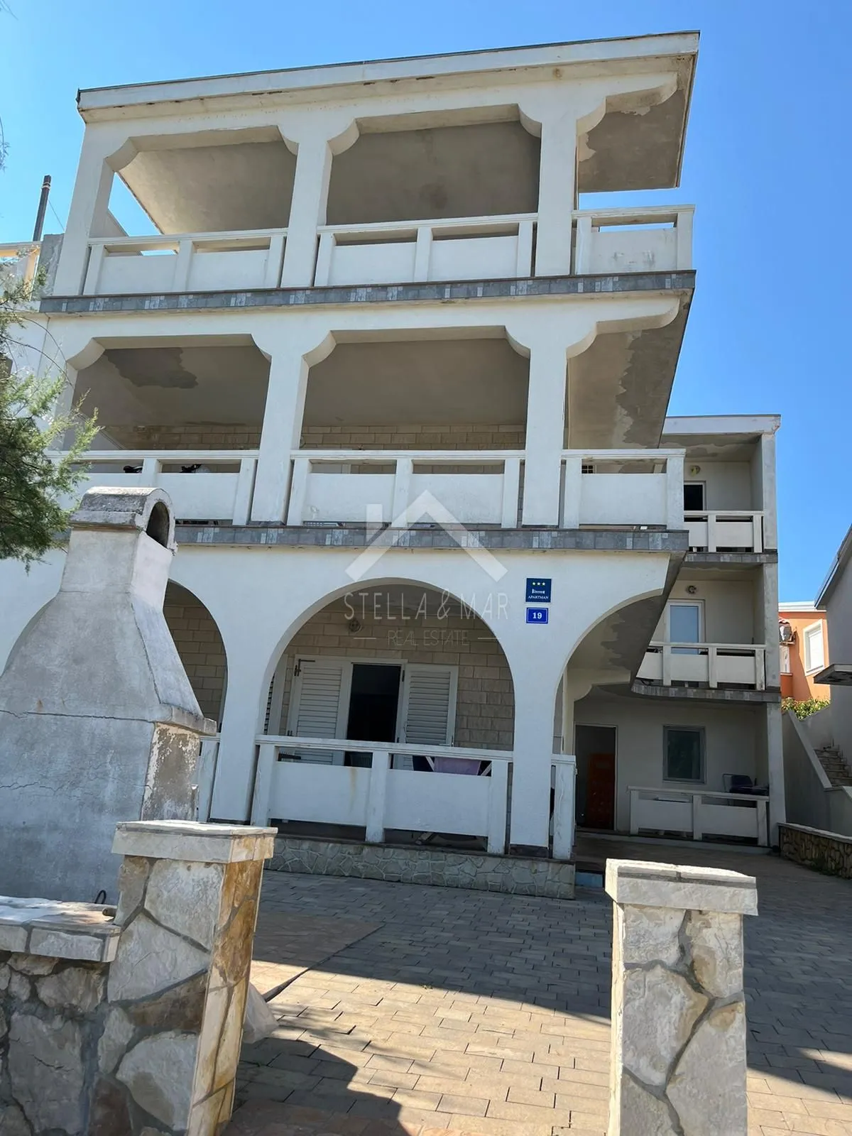 kuća sa 6 apartmana 1. red do mora - vir - slika 15