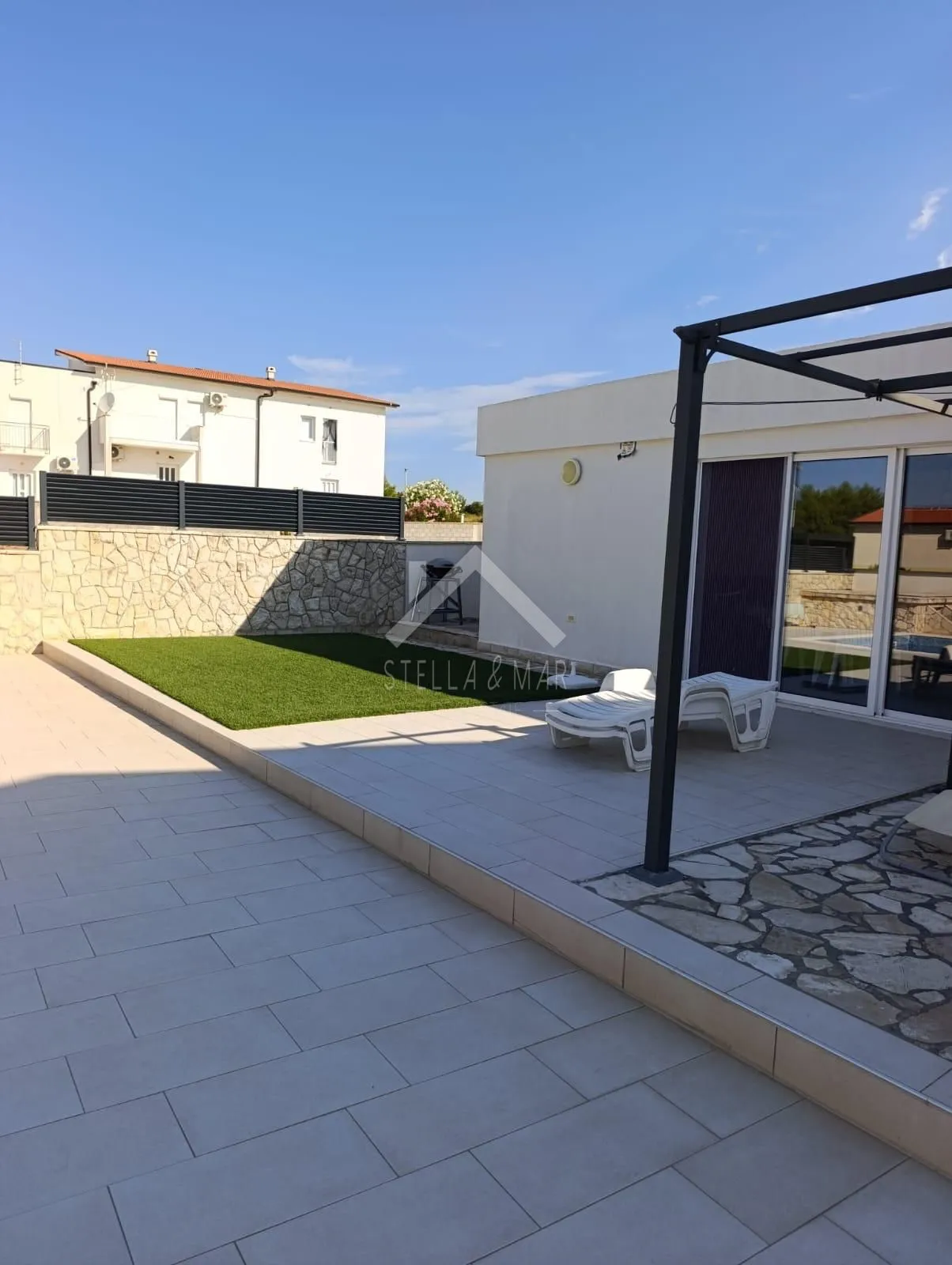 kuća sa 4 apartmana i bazenom - vir - slika 5