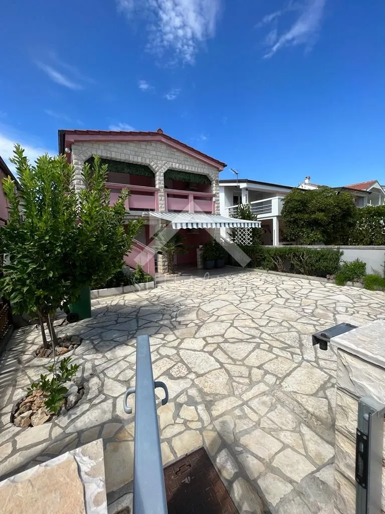 Kuća sa dva apartmana - Vir