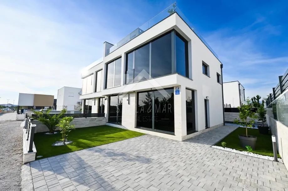 kuća sa bazenom, 4 spavaće sobe, pogled - privlaka, zadar - slika 1