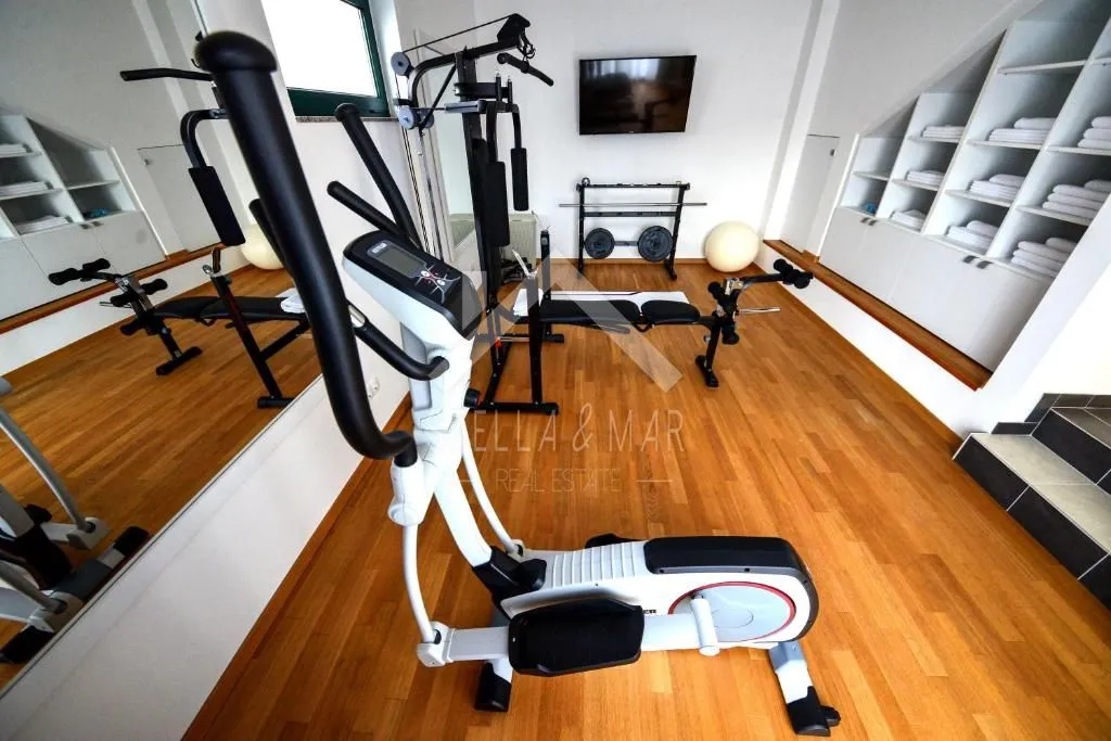 villa sa bazenom na atraktivnoj lokaciji - vir - slika 30