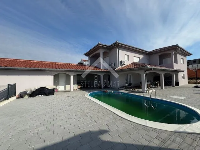 prekrasna kuća sa bazenom - rtina - slika 3