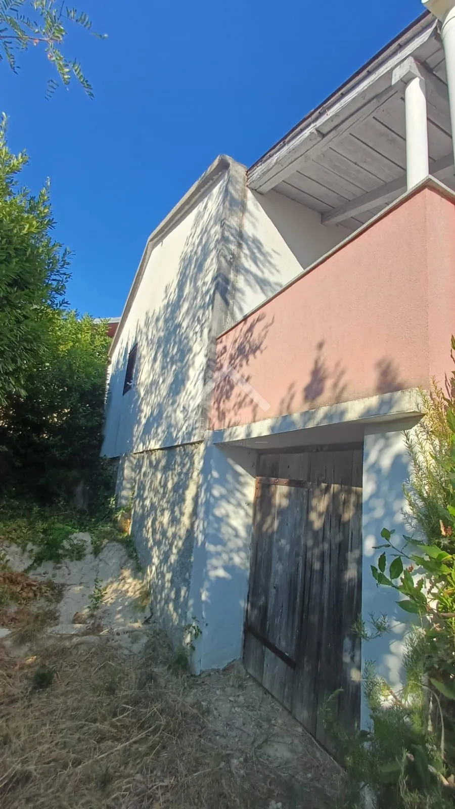 kuća i zemljište prvi red uz more - rtina - slika 22