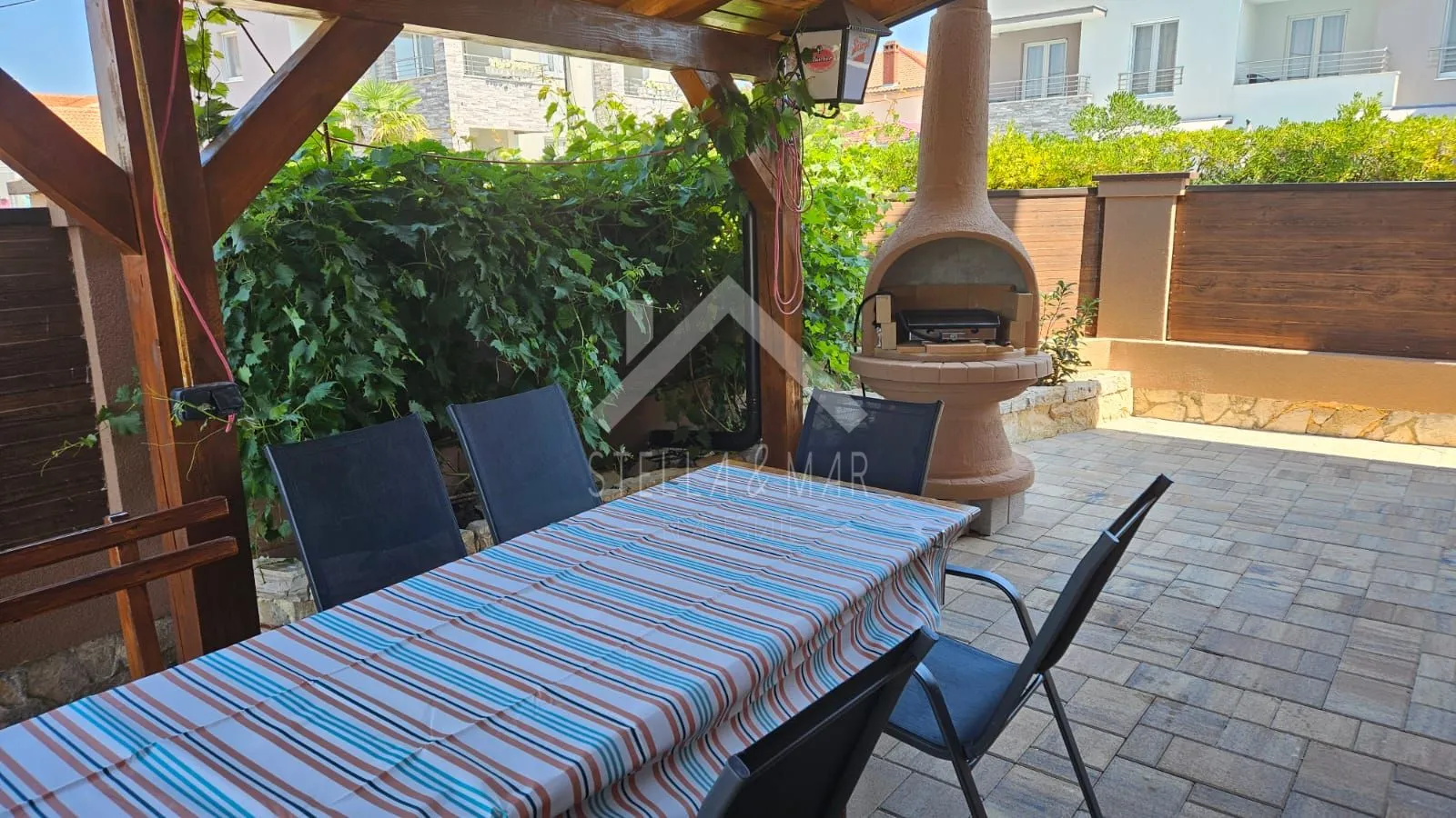 kuća sa 2 komforna stana i bazenom - privlaka - slika 7