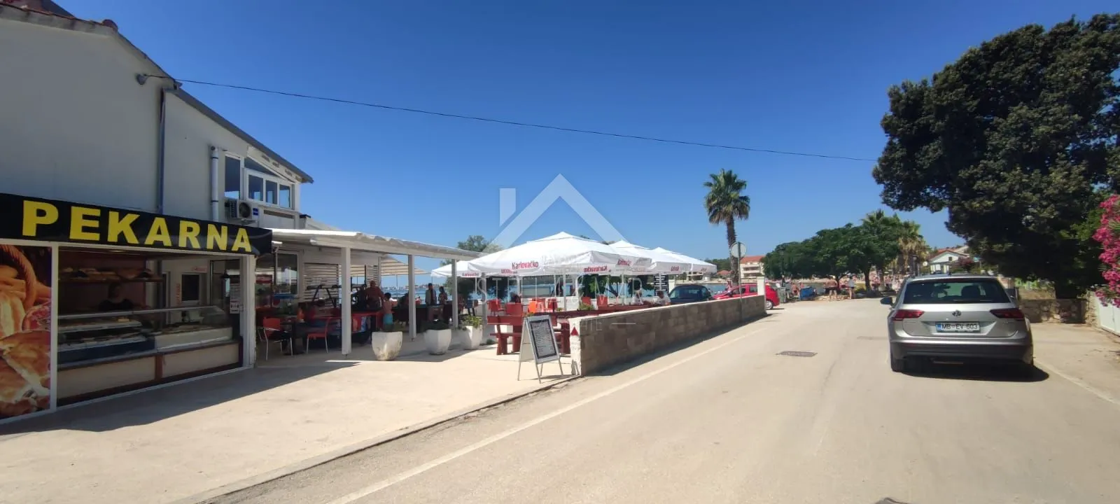 kuća sa tri apartmana drugi red do mora - vir - slika 4