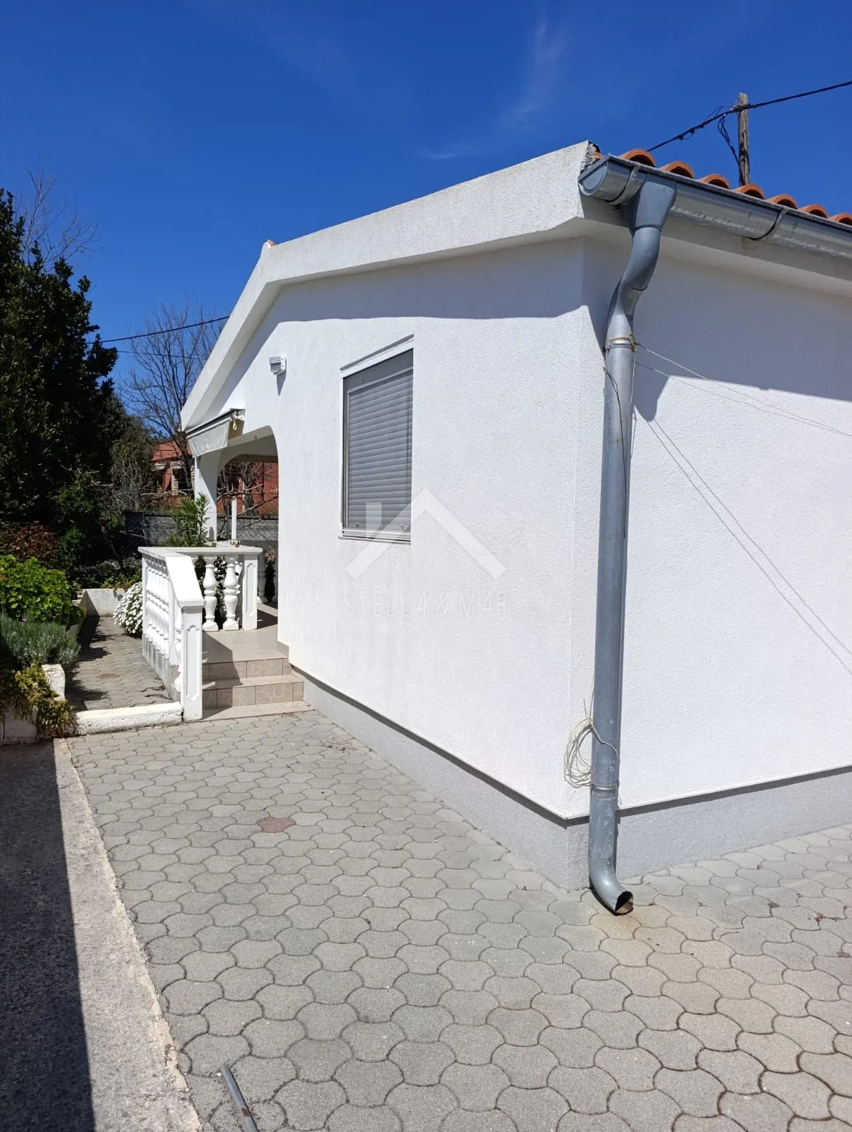prizemnica + studio apartman i garaža, 50m od mora -vir - slika 10