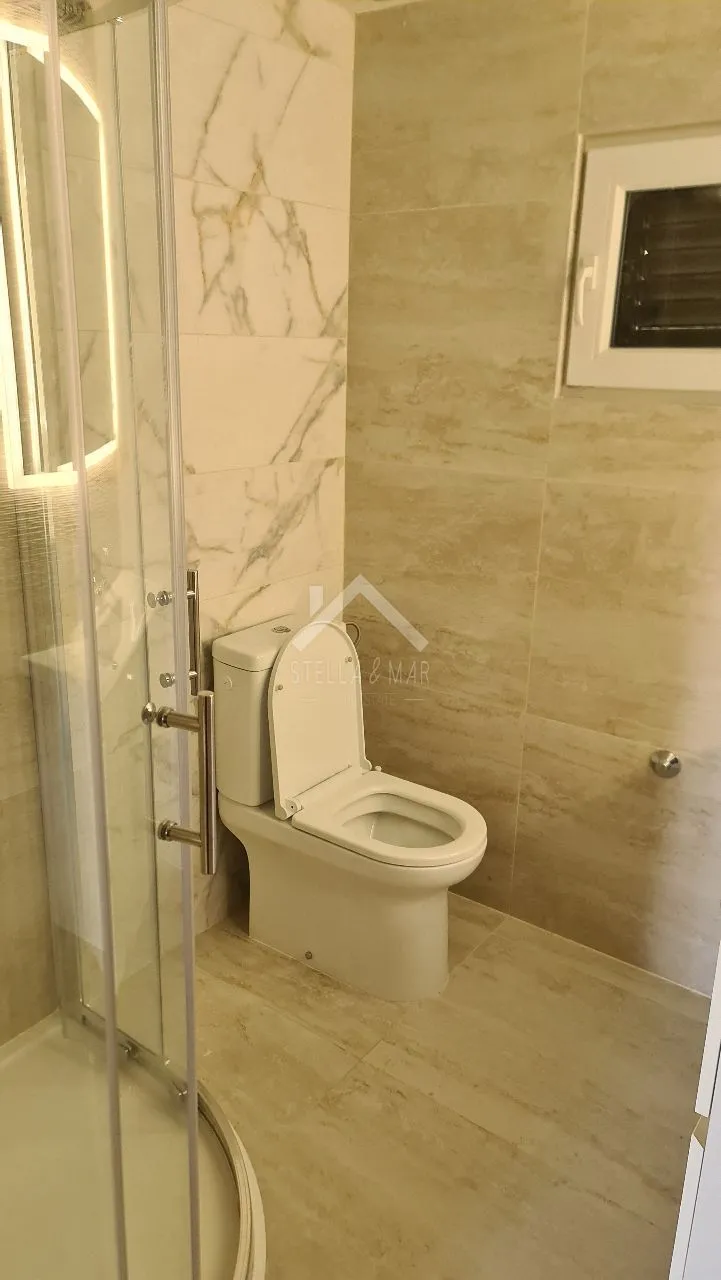 kuća i zemljište prvi red uz more - rtina - slika 32