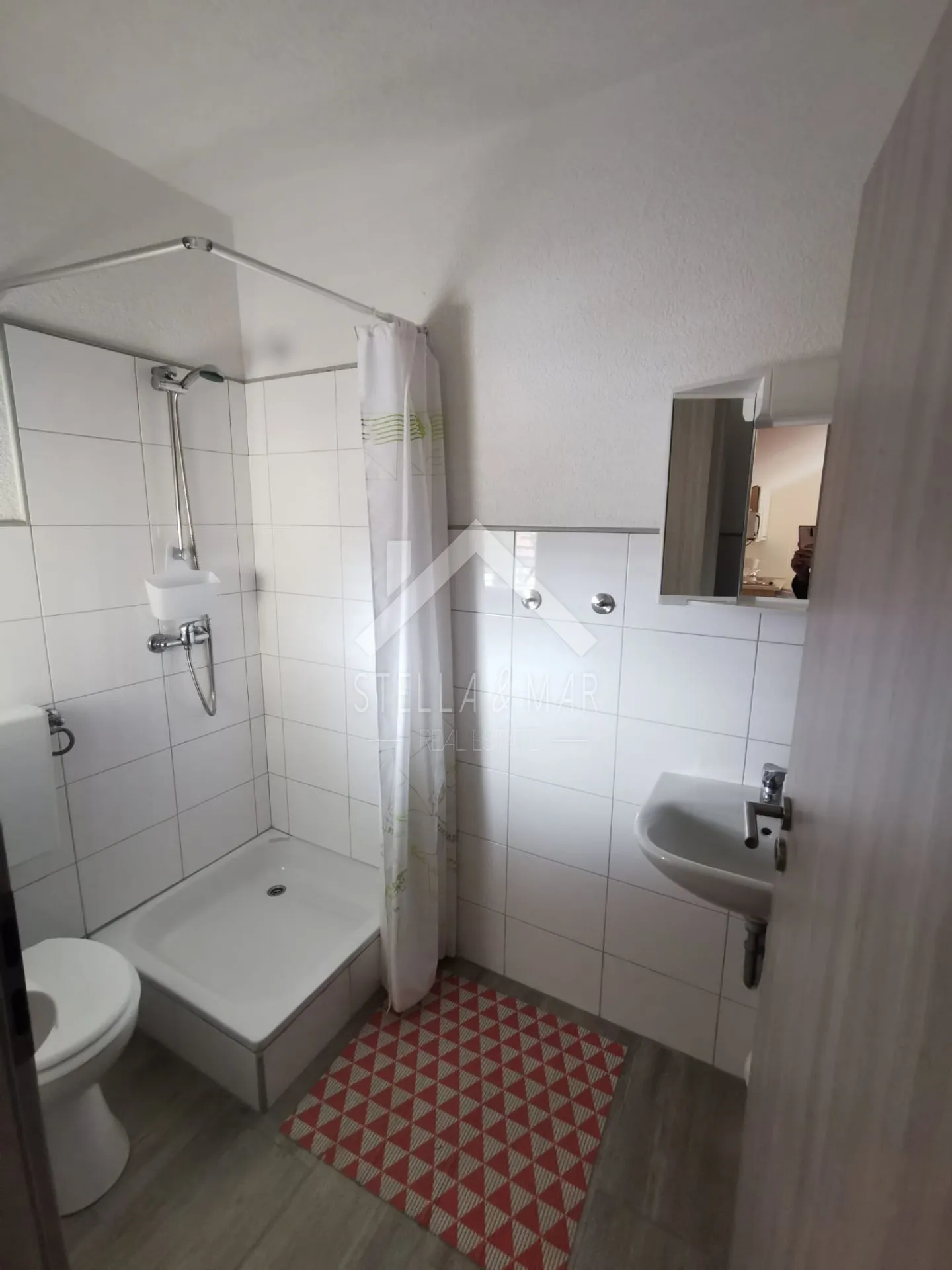 kuća sa 5 apartmana, garaža, podrum - vir, centar - slika 31