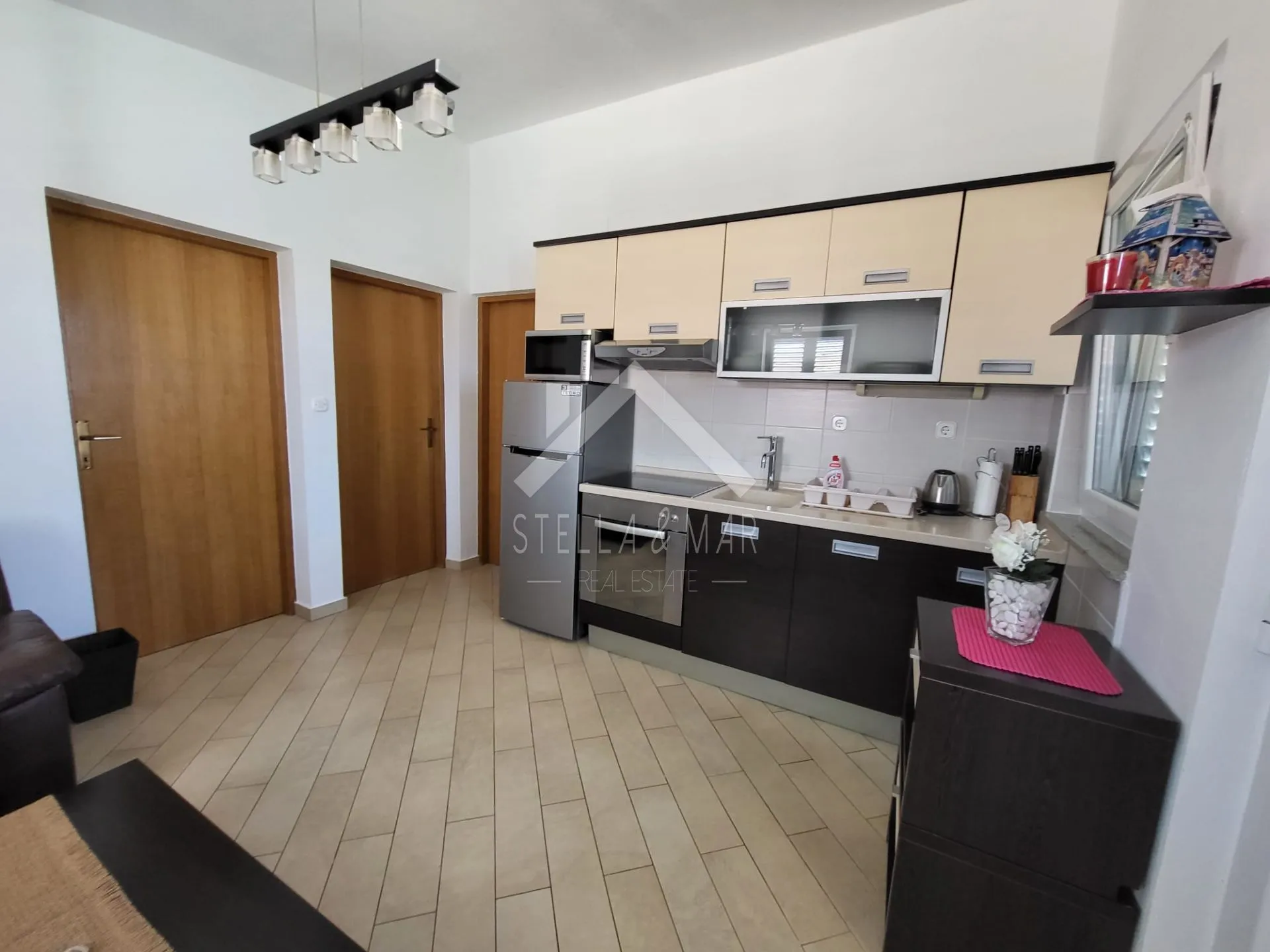 dvosobni apartman, drugi red od mora - vir - slika 6