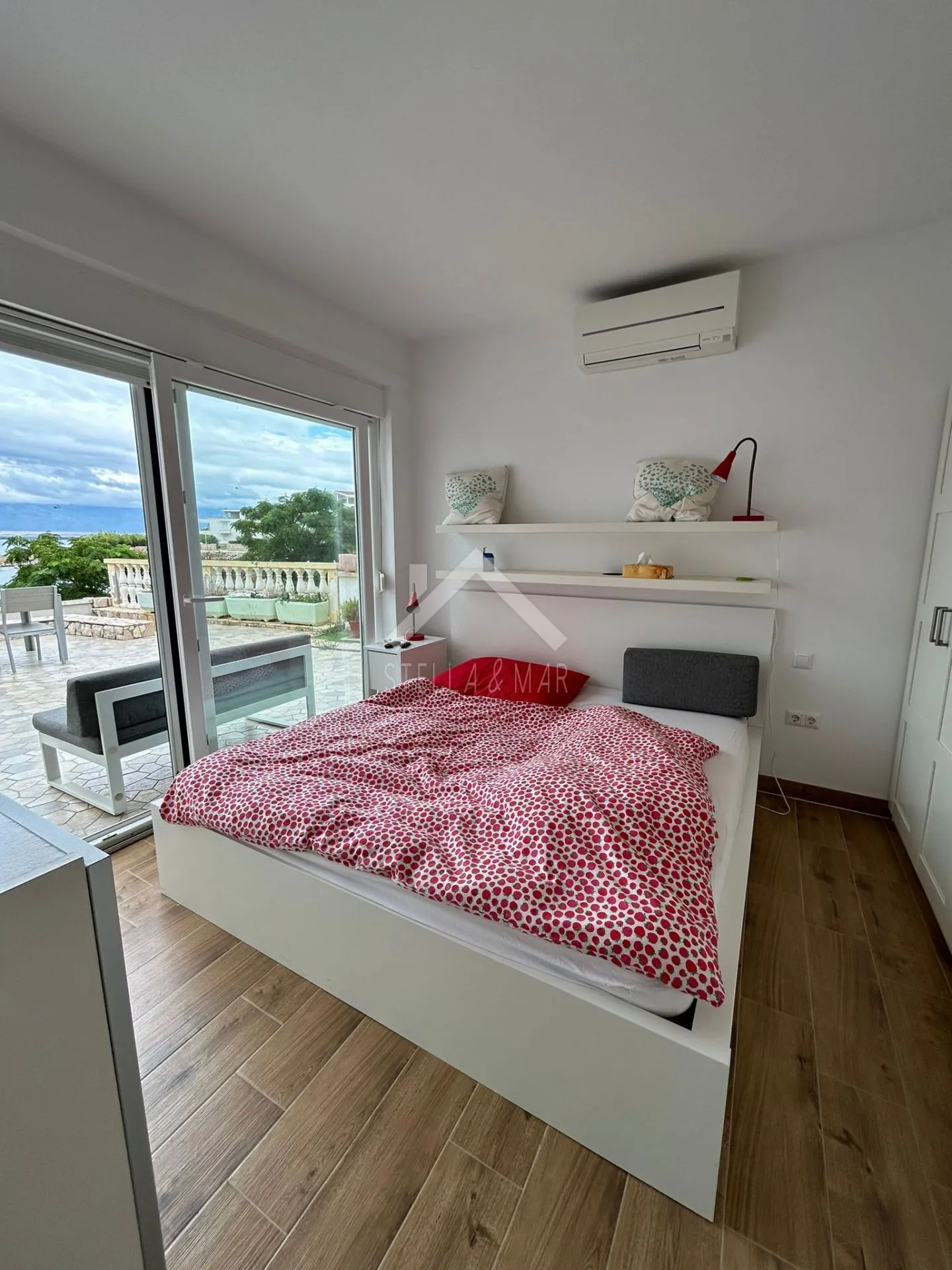 kuća sa dva apartmana, prvi red do mora - vir - slika 7