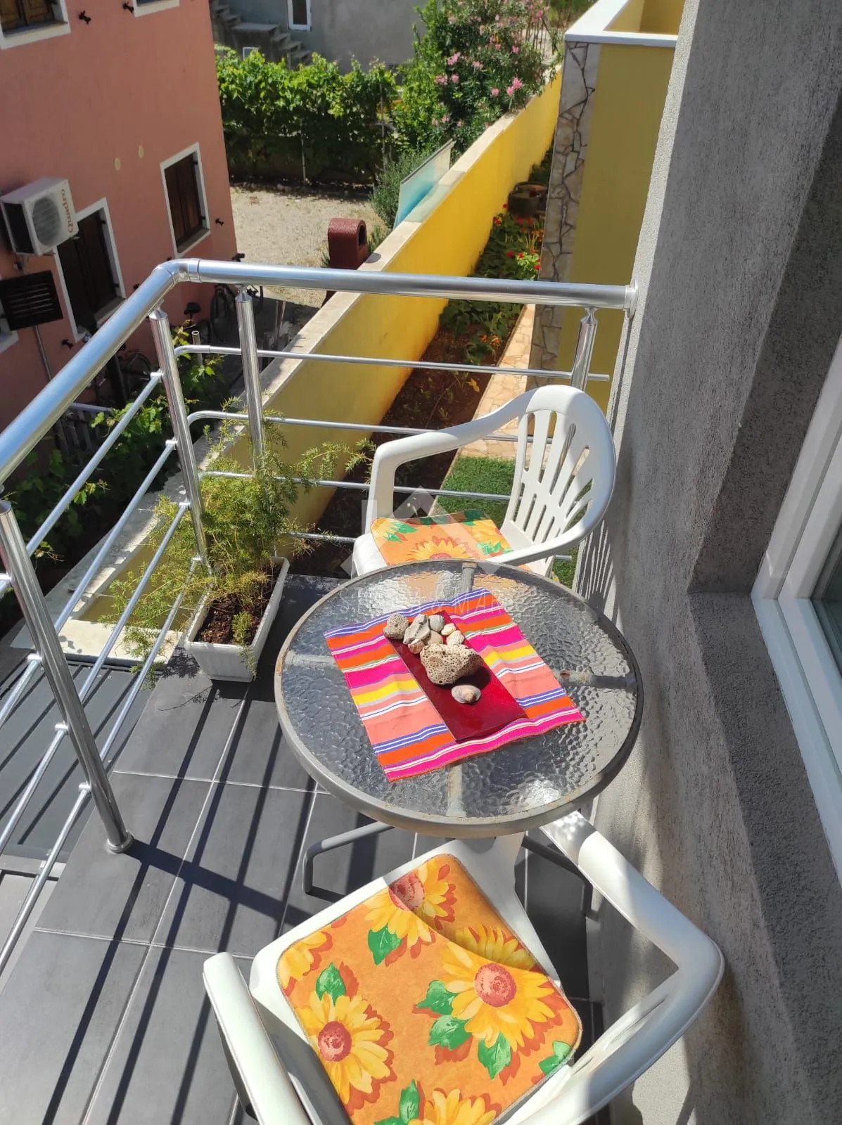 kuća sa 4 apartmana i krovnom terasom - vir - slika 16