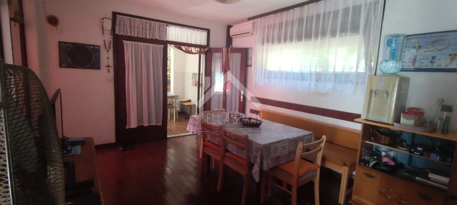 kuća sa tri apartmana drugi red do mora - vir - slika 19
