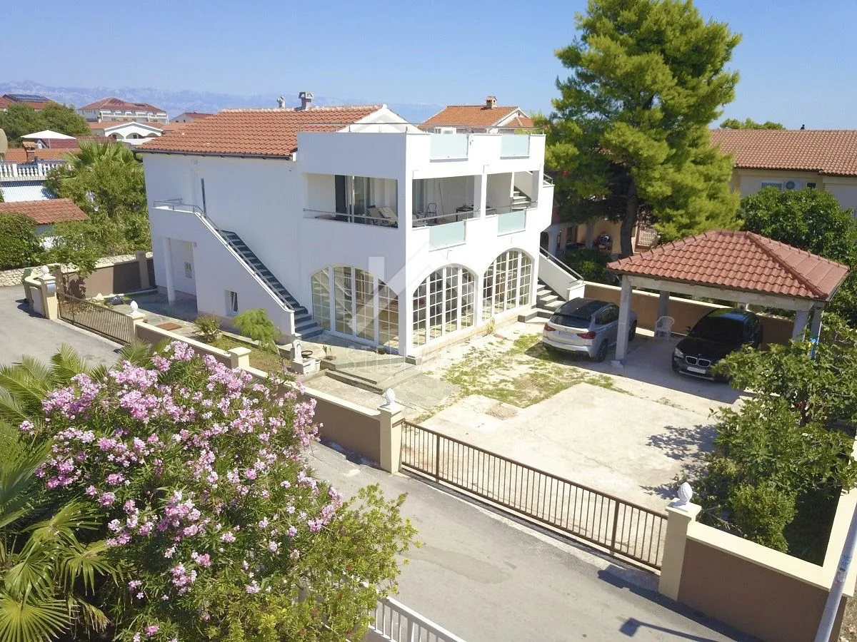 samostojeća kuća sa 4 apartmana, blizina mora - vir - slika 4