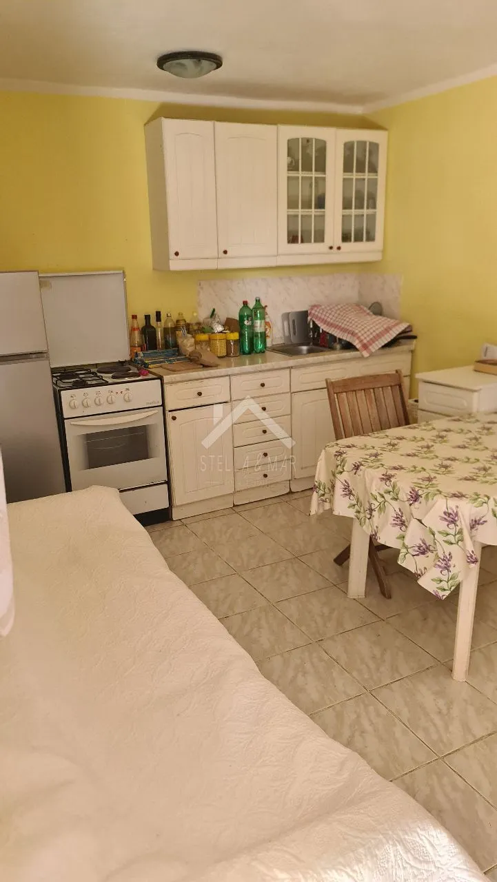 kuća i zemljište prvi red uz more - rtina - slika 26